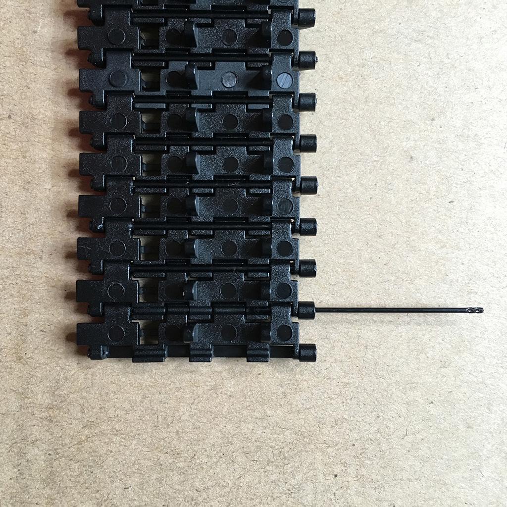 Zwarte tankketting van kunstst - Science Toys Diy recensie en prijs